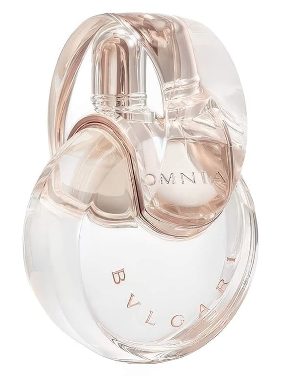 Bvlgari Omnia Crystalline perfume bottle – blurred decorative background