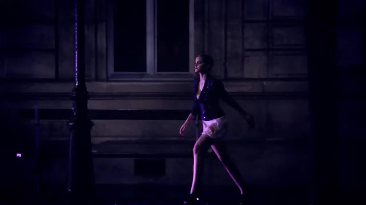 Trésor Midnight Rose de Lancôme es una fragancia de la familia olfativa Almizcle Floral Amaderado para Mujeres. Se lanzó en 2011. Las Notas de Salida son frambuesa y rosa; las Notas de Corazón son casis (grosellero negro), pimienta rosa, peonía y jazmín; las Notas de Fondo son vainilla, almizcle y cedro de Virginia.