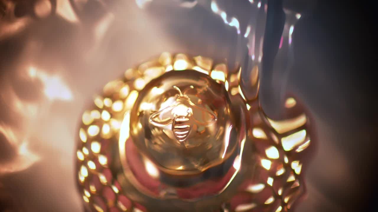 Aqua Allegoria Mandarine Basilic de Guerlain es una fragancia de la familia olfativa Cítrica Aromática para Mujeres. Se lanzó en 2007. La Nariz detrás de esta fragrancia es Marie Salamagne. Las Notas de Salida son clementina, naranja amarga, flor de azahar del naranjo, té verde y hiedra; las Notas de Corazón son mandarina, albahaca, manzanilla y peonía; las Notas de Fondo son sándalo y ámbar.