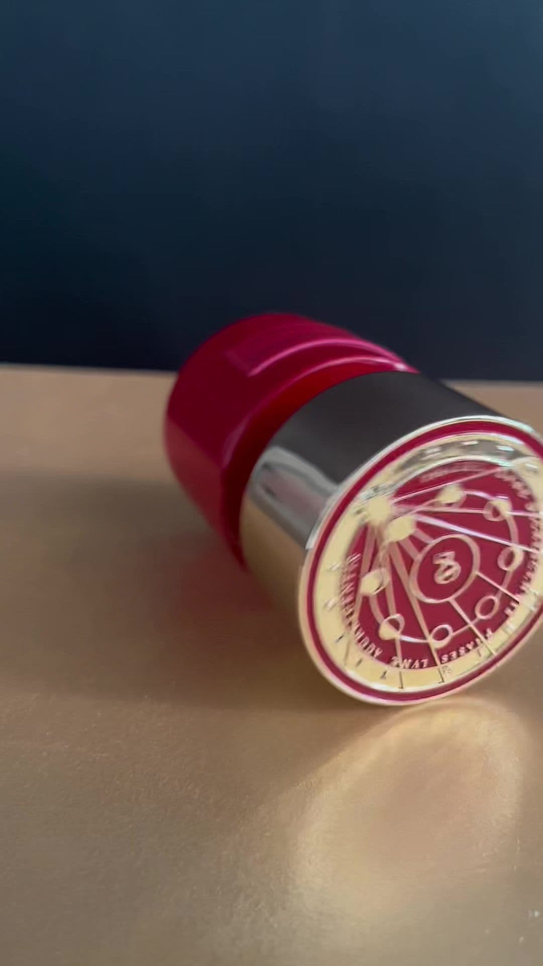 Spirito Fiorentino, now captured in an ampoule as red was the magical Moon, weaves its beneficial spell, bestowing fortune on those who understand and admire it.   #tizianaterenzi #tizianaterenziperfume #nichefragrance #spiritofiorentino #magicalmoon 