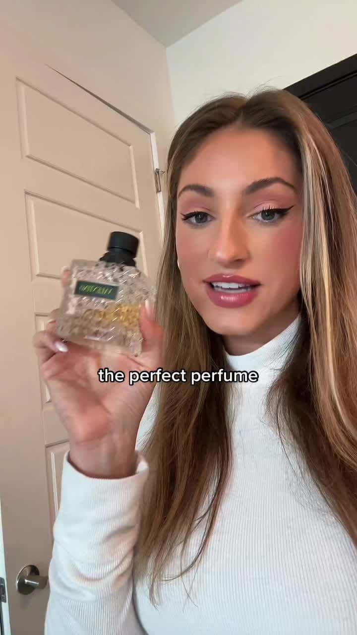 also a perfect gift for someone who has everything : Valentino Donna Born In Roma Yellow Dream #perfume #perfumerecommendations #valentino #valentinobeauty #giftsforher #giftidea #holiday #chriatmas2022 