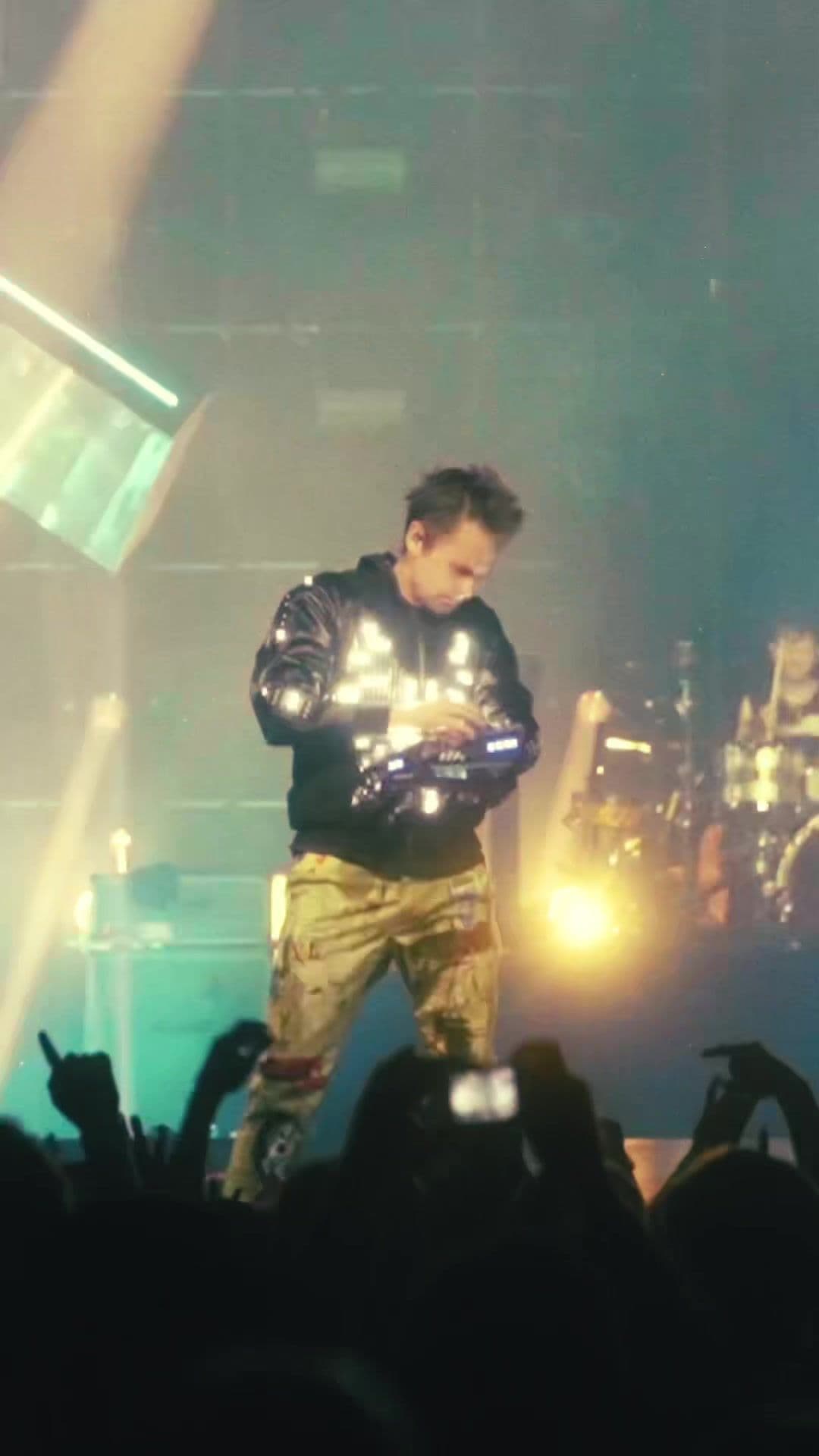 behold the glove #muse #livemusic #alttok  🎥 • @theworkofjar