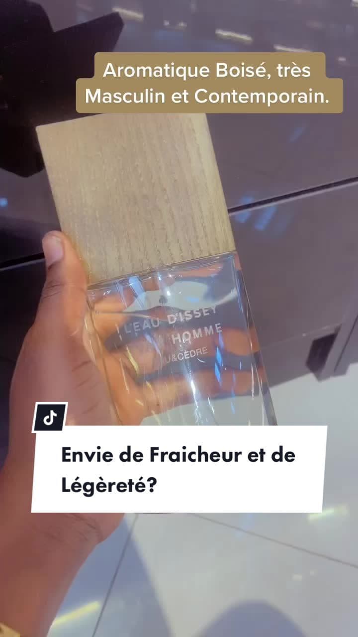 L’Eau d’Issey Eau & Cèdre est un boisé aromatique fortement marqué par les notes de cèdre.  Cette eau de toilette intense se distingue par sa fraîcheur. Le duo bois de cèdre/cardamone fonctionne très bien. Le vétiver apporte un léger côté terreux, c’est subtil et très plaisant. J’apprécie aussi son élégance. Disponible sur votre Eshop prix et details sur le site (lien en bio)  Contenance 100 ml Ctc 77-359-51-40 Type: Eau de toilette Homme . . . . #isseymiyake #parfum #isseymiyakeparfums #isseymiyakeperfume #parfumleger #parfumtiktok #parfumviral #parfumfrais #parfumhommequiattirelesfemme #parfumhommepascher #parfumtiktok #instantparfum #topparfum #topparfumhomme #menstyle #sentirbon #dakar #dkr #senegalaise_tik_tok #senegal_tiktok221 #senegalaise_tik_tok🇸🇳pourtoichallenge #senegalplus #senegalese 