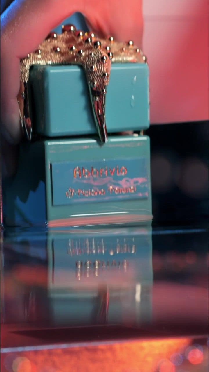 Abbrivio encapsulates the mysterious force of motion generated by obscure forces that reverberate in the lapping water like magical effluvia capable of seducing and bewitching, for those who are not afraid to venture into the coral blue of life #tizianaterenzi #seastarcollection #luxuryfragrance #nichefragrance #abbrivio #perfumtok #perfumetiktok 