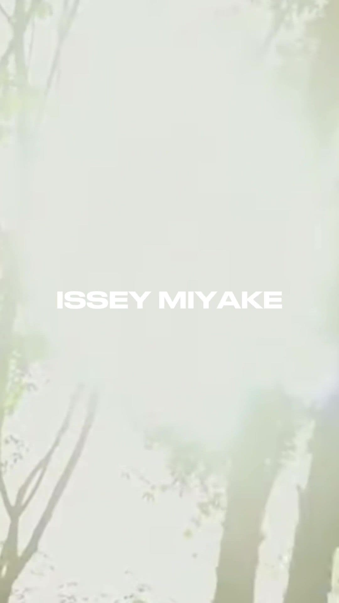 @isseymiyakeparfums has BIORIUS Vegan Certified male fragrances, L’Eau d’Issey Pour Homme Vetiver and L’Eau d’Issey Pour Homme Cedre. The fragrance does not use any animal/animal-derived ingredients, no animal-testing was done and it was also created separately from non-vegan products. These are available for purchase at @David Jones  #isseymiyakeparfums #eauetcedre #eauetvetiver #movedbynature