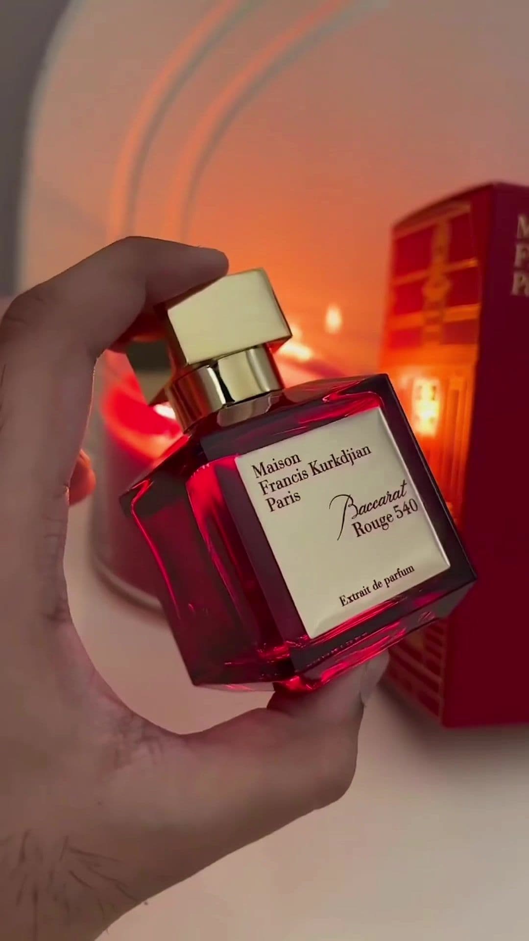 Baccarat Rouge 540 Extrait de Parfum de Maison Francis Kurkdjian é um perfume Âmbar Floral Compartilhável. Extrait De Parfum 70 ML = 34,000 MT Disponivel Por Encomenda • Beira Fazemos Encomendas A Nivel Nacional. Contacto / Whatsapp : 840245119 #mozambique #fragrance #perfume #sotd #smellgood #perfumecollection #perfumelovers #tiktokmozambique🇲🇿 #mozambique #mozambique🇲🇿 