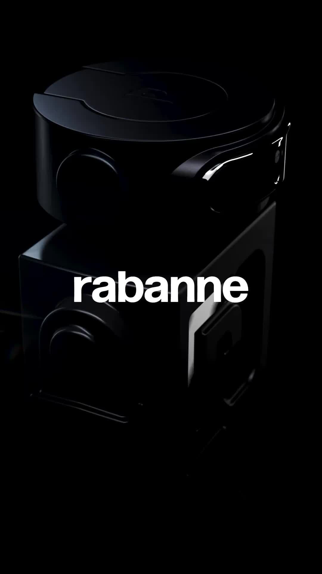 Phantom Parfum de Paco Rabanne é um perfume Masculino. Esta é uma nova fragrância. Phantom Parfum foi lançada em 2023.  Phantom Parfum foi criado por Juliette Karagueuzoglou, Dominique Ropion e Anne Flipo.  As notas de topo são: Cardamomo, Ruibarbo, Bergamota e Limão. As notas de coração são: Lavanda, Patchouli, Gerânio e Cedro. As notas de fundo são: Baunilha, Bálsamo-de-Tolu e Vetiver do Haiti.