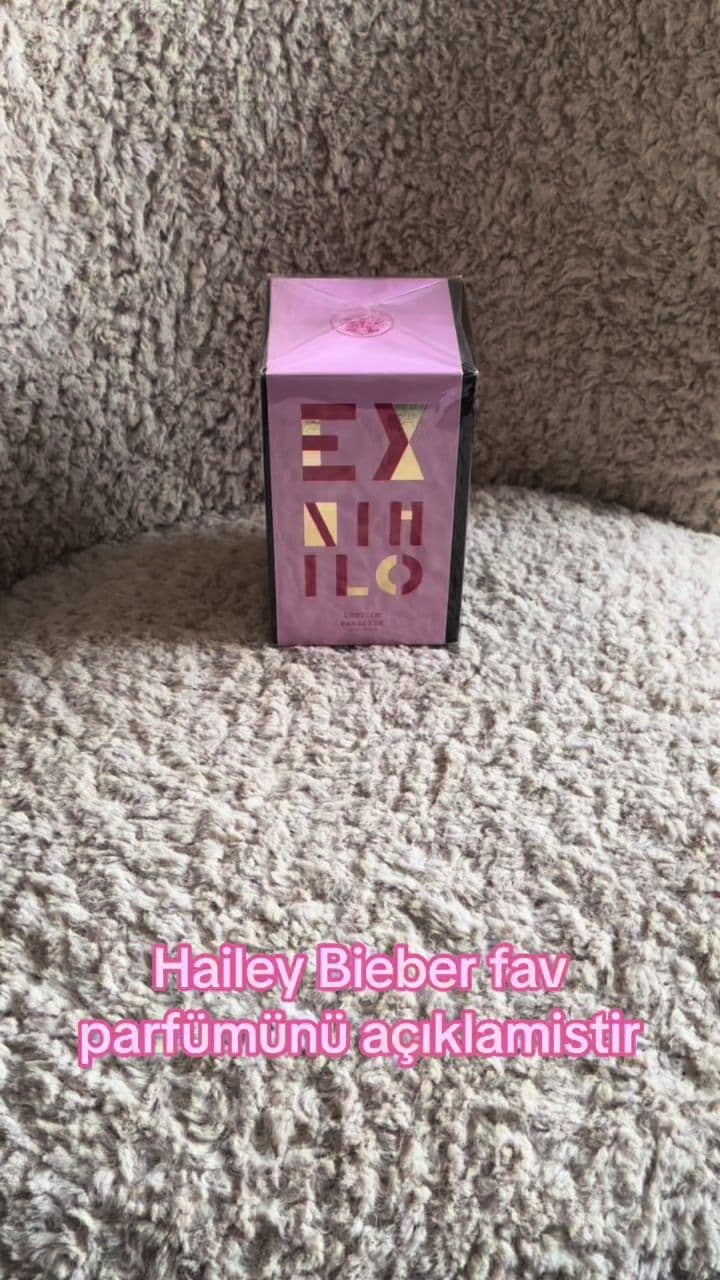 Hailey bu parfümden birkaç şişe bitirdiğini söyler söylemez tek nefes aldim.@exnihiloparis lust in paradise.  Çiçeksi ve hafif bir koku
