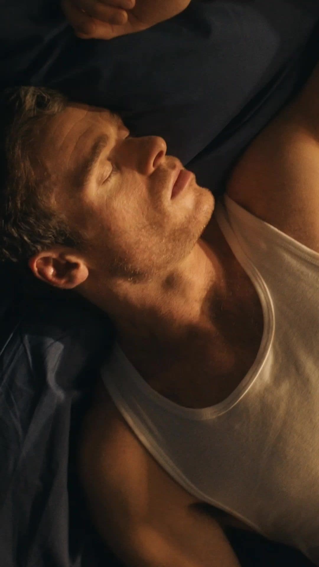 Sınırları zorla çünkü sıradanlığa yer yok. @Calvin Klein #yeniyıl #hediye #parfum #yeni #keşfet #parfumviral #tavsiye #fyp #alısveriş #defy #calvinklein #smellgood #launch 