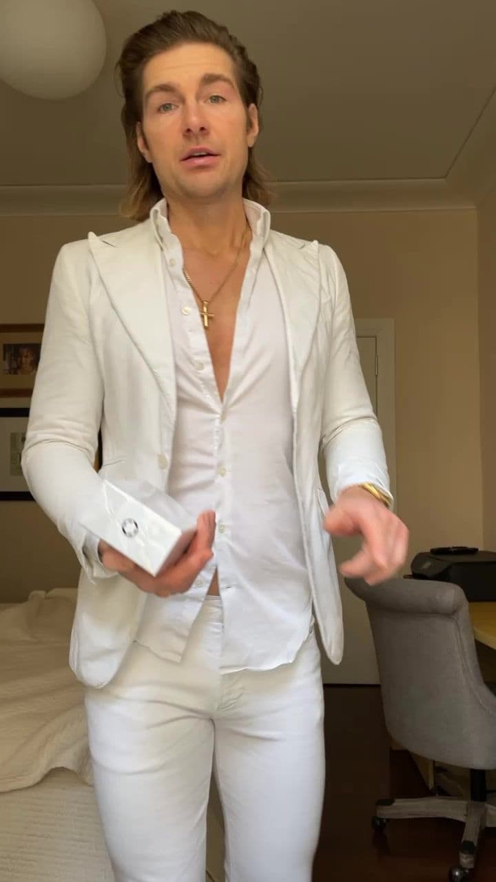 Best TEENAGER Fragrance For Men #jeremyfragrance #whitepants #influencer #fyp #whitelook #me #tiktoker #whiteoutfit #fragrance 