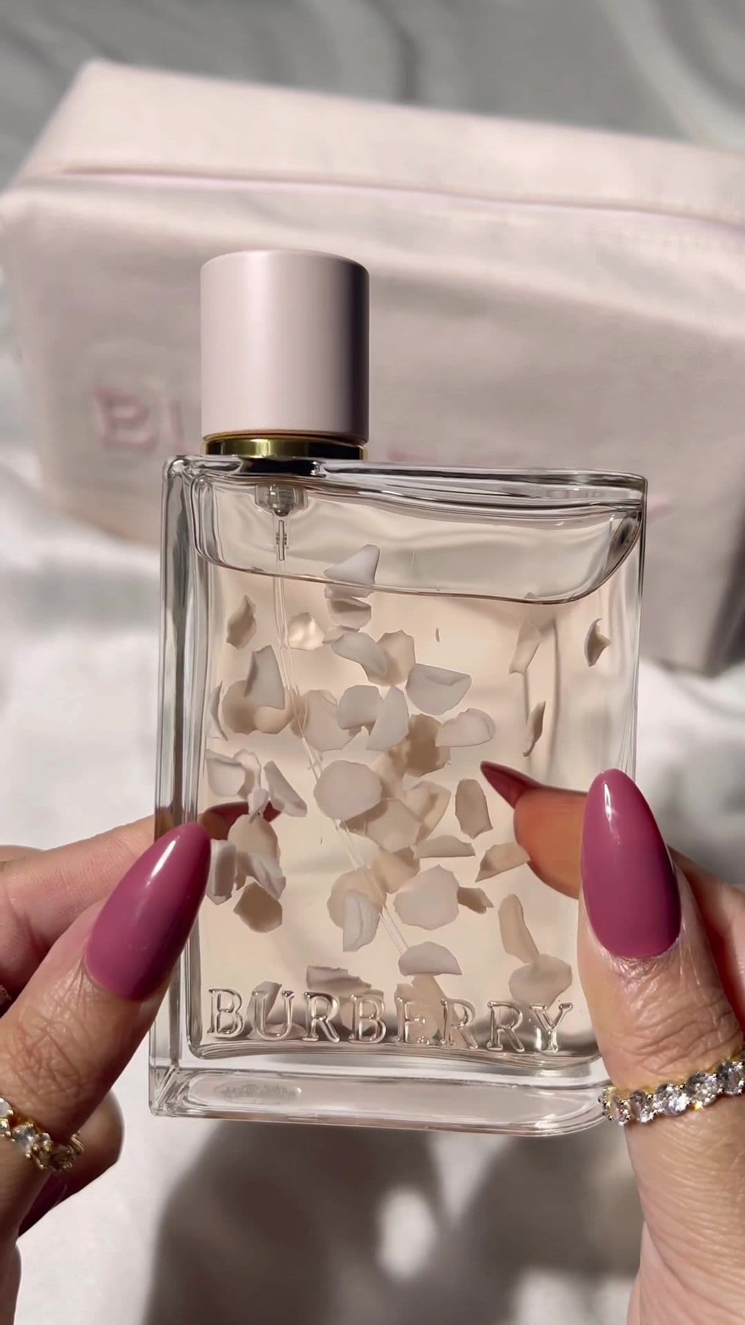 The most prettiest perfume bottle this is the Burberry her petals perfume 🌹🩷 This perfume smells so lovely, it’s floral, fruity and long lasting. A gourmand and fruity perfume accentuated by the uplifting and feminine aromas of crushed berries and floral notes of violet and jasmine.  Top note is Wild Berries; middle notes are Violet and Jasmine; base note is Amber. Available to shop from @theperfumeshop  @Burberry  AD-PR #burberryher #perfume #burberryherpetals #asmr #perfumecollector #fragrance #reels #reelsofinstagram #blush #foundation #makeuptexture #prettypackaging #perfumecollection #ugc #ａｅｓｔｈｅｔｉｃ #beautyreels #wakeupandmakeup #fragrance #bblogger #makeupblogger #makeupturorial #makeupideas #topshelfie #beautyreels #trendingmakeup #makeupjunkie #makeupfeed #makeupflatlaystyle