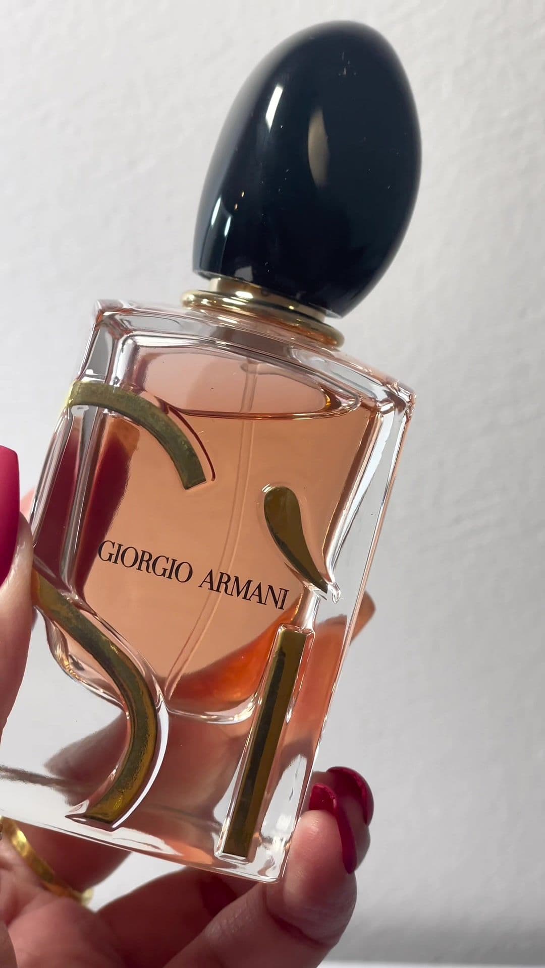 @Armani beauty si intense EDP asmr unboxing smells so beautiful too. #armanibeauty #armanisiintense #armaniperfume #perfume #scentoftheday #scentaddict #perfumes #sotd #loveperfume #asmrvideo #unboxing #fyp 