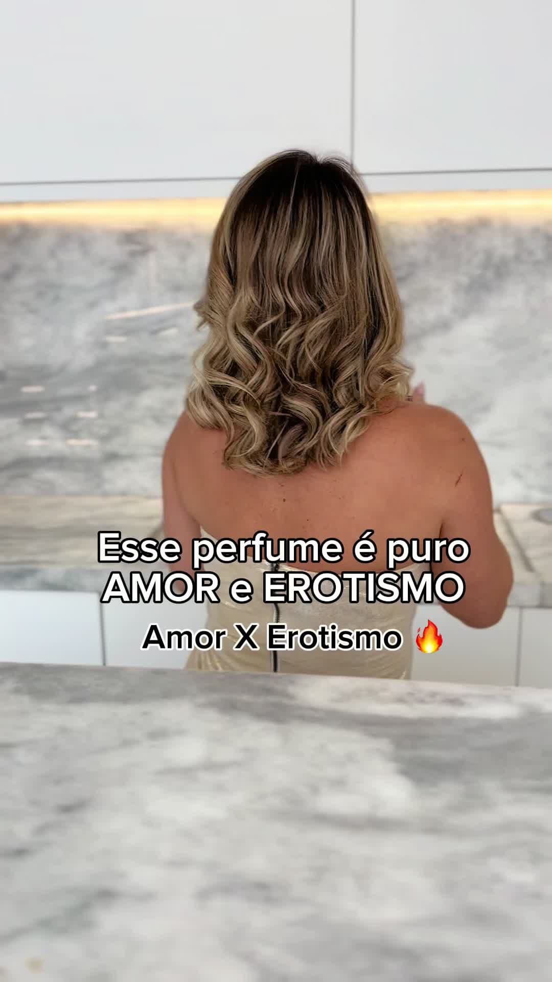 Surpreendente!!! Um perfume de deixar qualquer um de queixo caído.  Orza do verbo italiano: orçar. Orçar significa mover a proa de um veleiro na direção do vento. Continuando a orçar, o vento soprará na frente do barco que mudará o lado de onde sopra o vento. Isso é chamado de rumo em termos marítimos, ou seja, uma mudança de rumo e perspectiva. Um novo ponto de vista, que engloba todos os elementos de desafio e admiração, é exatamente o que esta criação inovadora oferece. A mudança sempre evoca admiração, mas também traz desafios.