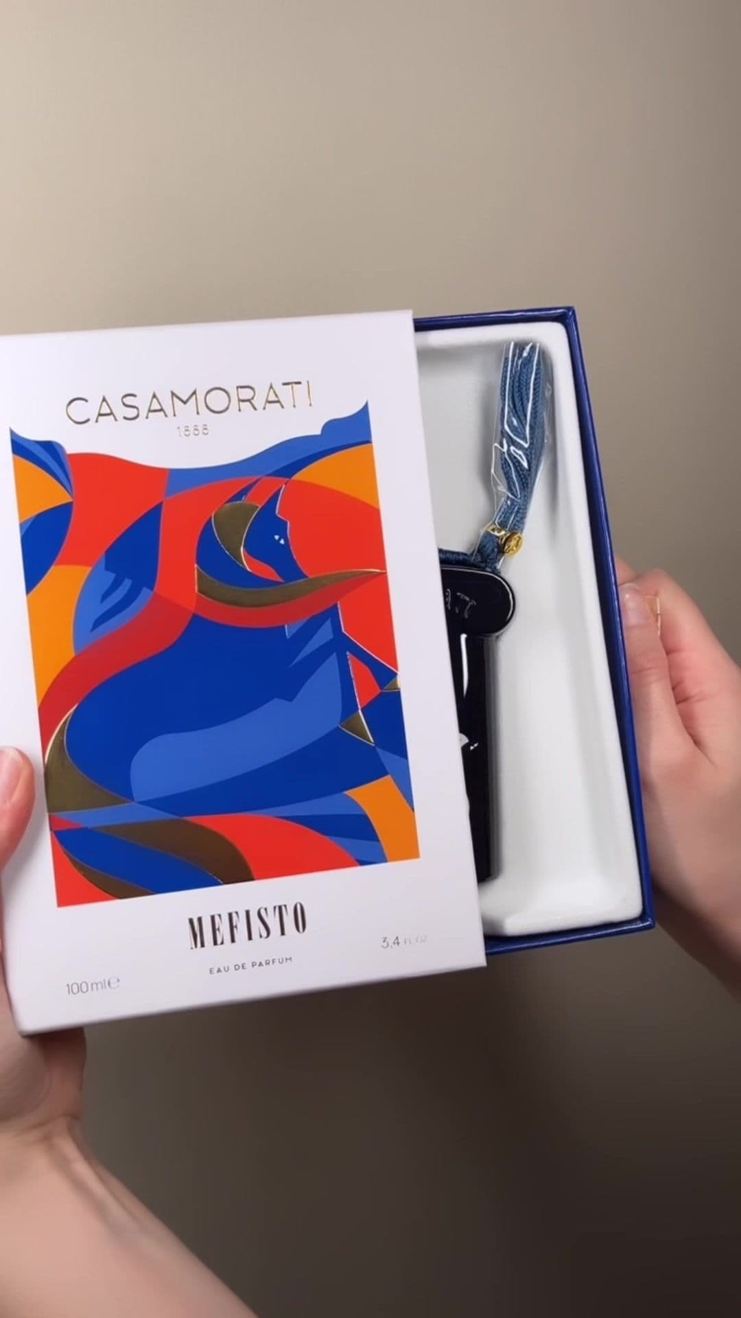 ✨💙 𝐍𝐄𝐖 𝐔𝐍𝐁𝐎𝐗𝐈𝐍𝐆…𝐬𝐦𝐞𝐥𝐥 𝐫𝐢𝐜𝐡💵💵 💫 Casamorati - Mefisto  Mefisto is a citrus 🍋🍊 slightly floral powdery / woody fragrance oozing in class and masculinity. The opening is a poweful citrus burst, settling down into a sweet, ambery base with delicate floral nuances. This is gorgeous for all year round but will shine in the summer months ahead 🌻☀️🌻 #xerjoff #casamorati #mefisto #fragrancehaul #fragrance #perfume #fragrancetiktok #perfumetiktok #unboxing #luxuryunboxing #unboxingvideo#perfumehaul #smellgoodfeelgood #smellgood #smellrich #smellelegant #smellmasculine #masculine #masculineenergy #masculinefragrances #unisexfragrances #fragranceaddict #fragranceaddiction #perfumeaddict #perfumeaddiction #viral 