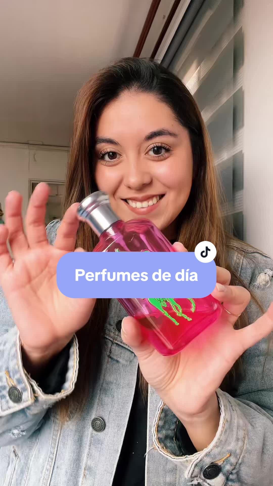 Perfumito del día Big Pony 2 con notas afrutadas frescas, como manzana, pera, naranja, fresa y melón. Estas notas son seguidas de notas avainilladas dulces y cálidas, como la vainilla, caramelo y azúcar.  Por mucho tiempo fue mi favoritos 💕  Este y mas aromas en el instagram de @Romaperfumes.ccp #perfumesparamujer #bigpony2 #perfumeadicta #perfumesromaccp #girls #beutiful #girlfriend #bestie 