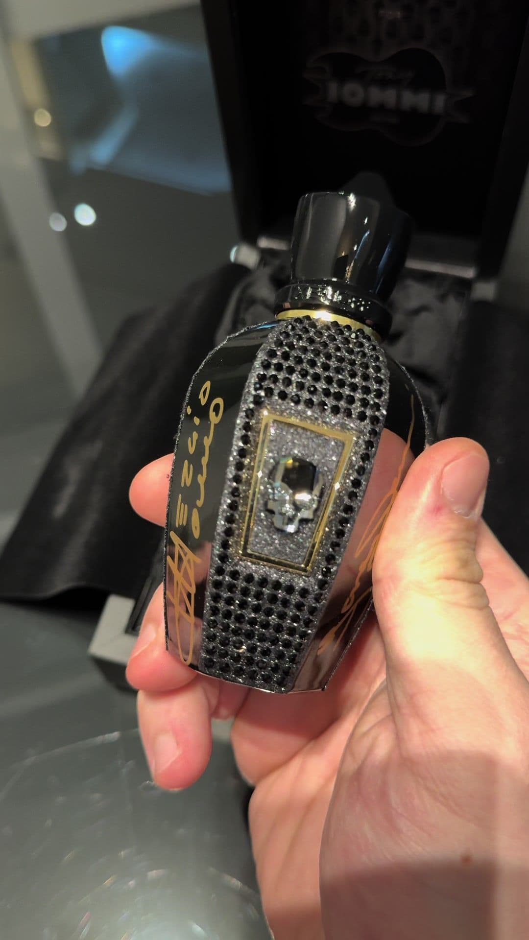 Deified Tony Iommi Limited Signed Collector's Edition. #niche #nichefragrance #nicheperfume #perfume #perfumedenicho #fragrance #xerjoff #tonyiommi #deified #luxo #luxury 