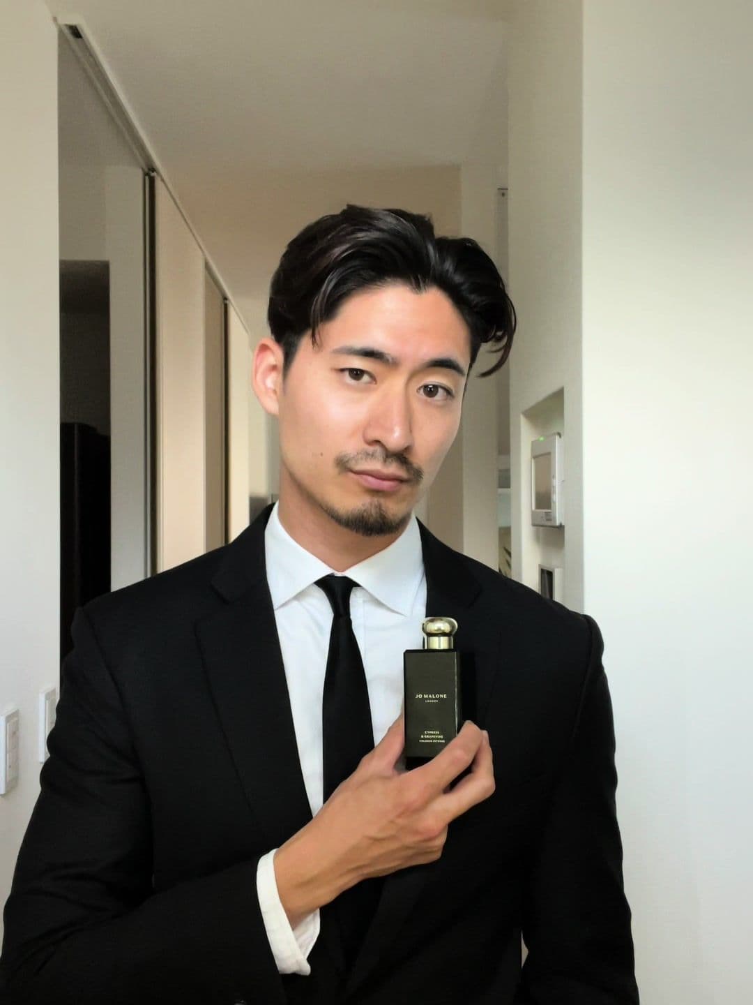 Jo Malone London  サイプレス & グレープバイン コロン インテンスは、落ち着いた雰囲気を漂わせる香りで大人の魅力を引き立ててくれます。 @Jo Malone London  #PR #JoMaloneLondon #ジョーマローンロンドン #サイプレスグレープバイン #コロンインテンス #JoMaloneLondonJapan #Mrmalone  #メンズ香水