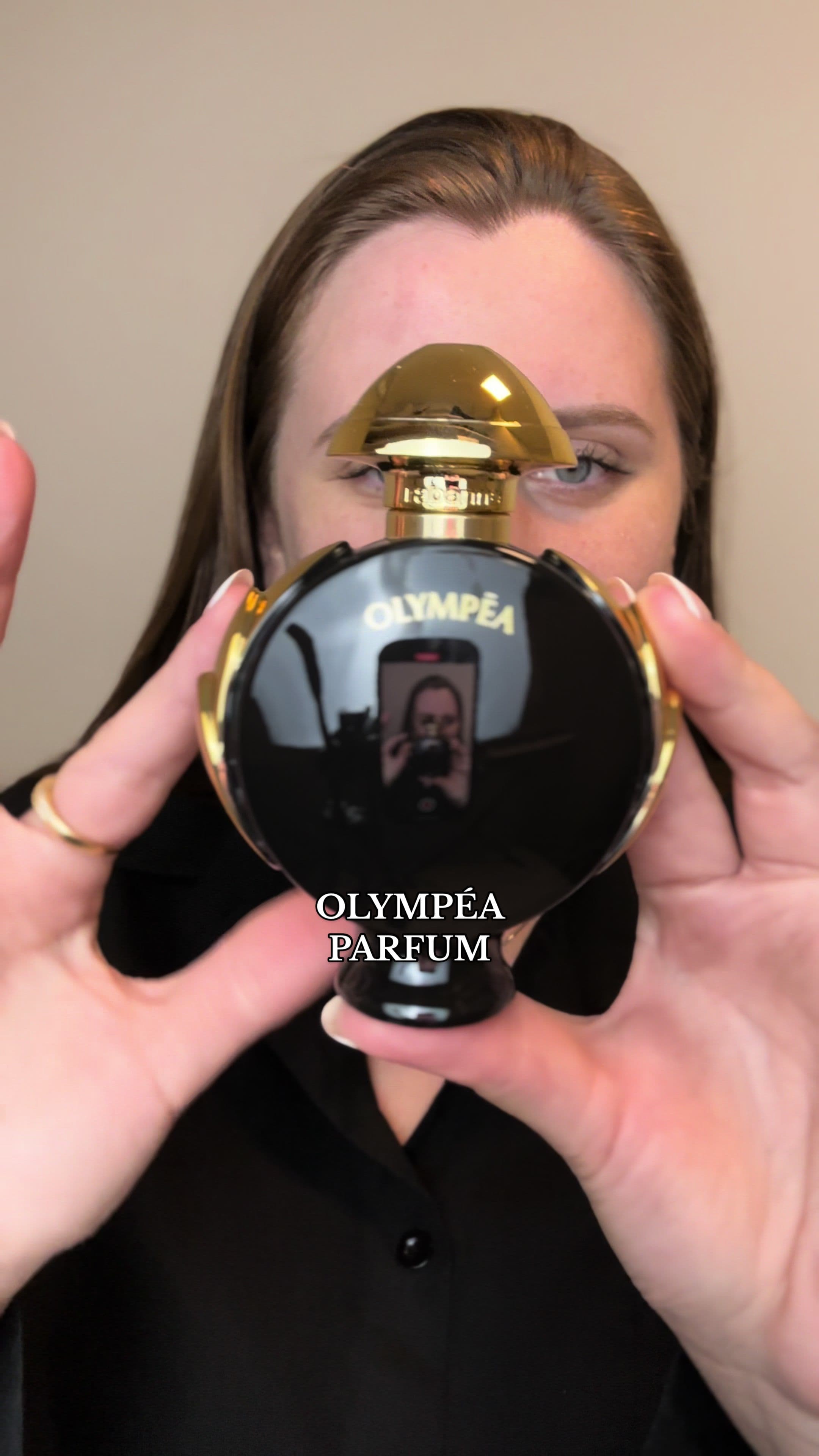 Essas foram somente minhas primeiras impressões 🖤 Vou testar no dia a dia e trago uma resenha completa dessa fragrância linda!  🖤 Olympéa Parfum by @rabanne  #olympeaparfum #resenhadeperfumes #perfumetok #perfumestiktok @rabanne 