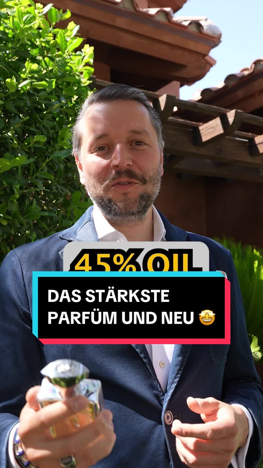 Reflection 45 Man - The Exceptional Extraits von Amouage ist ein exquisiter Duft, der Eleganz und Modernität vereint. Er öffnet mit frischen und würzigen Kopfnoten von Rosmarin, roten Pfefferbeeren und Bitterorangenblättern. Das Herz des Duftes besteht aus Iris, Jasmin, Ylang-Ylang und Neroli, die eine blumige und leicht pudrige Dimension hinzufügen. Die Basis ist reich und warm mit Vetiver, Patchouli, Sandelholz und Zedernholz, was ein langanhaltendes und raffiniertes Finish bietet. Dieser Duft gehört zur konzentrierteren "Exceptional Extraits"-Linie von Amouage und verspricht ein intensives und langanhaltendes Dufterlebnis. #Amouage #Reflection45Man #Luxusduft #Parfumliebhaber #ExquisiterDuft #Duftkollektion #Eleganz #ModernerDuft #Langanhaltend #Raffinesse #WürzigeNoten #BlumigesHerz #ReicheBasis #marcgebauer 