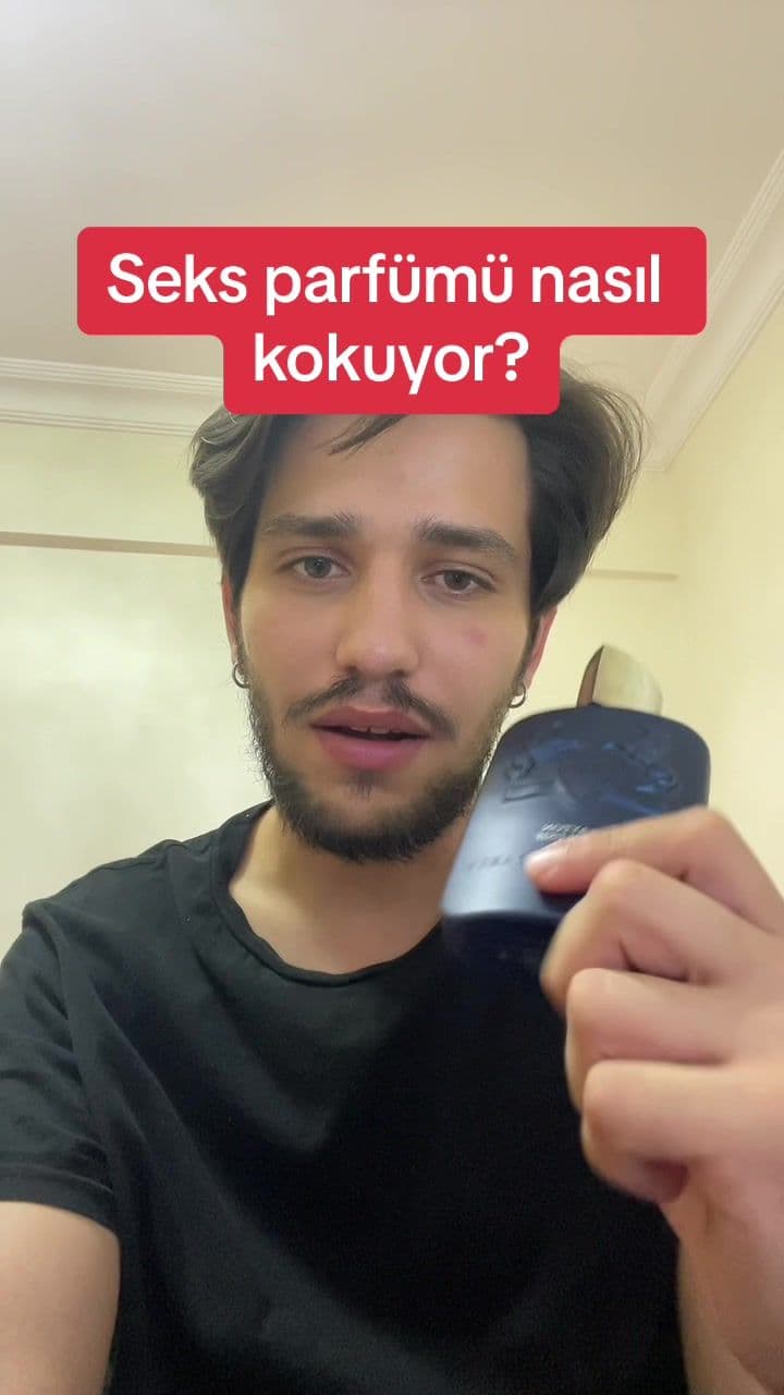 Nasıl hissettirdiğini anlattım şimdi de nasıl koktuğunda. Piyasanın en alfa erkek parfümlerinden; Layton Exclusif #parfümönerisi #parfüm #orijinalparfum #erkekmoda #koku #niche #parfumsdemarly #erkekparfümü 