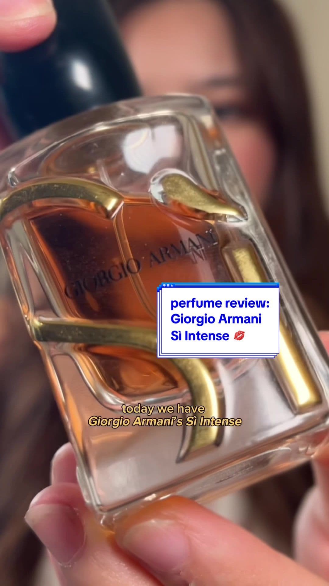 this one’s for my vanilla-loving girlies with an extra OOMPH 💋🖤 Giorgio Armani’s Sì Intense is a classic cypre amber scent, a perfect pairing to the confident woman who’s ready to take on anything in life - time to say Sì to infinite possibilities ❤️  @Armani beauty #Armanibeauty #ArmaniSi #SaySi #ArmaniBeautySG #ArmaniFragrance #sgbeauty #fragrancereviews #fragranceforwomen #fragranceforgirls #perfumereview #luxuryperfumereview 