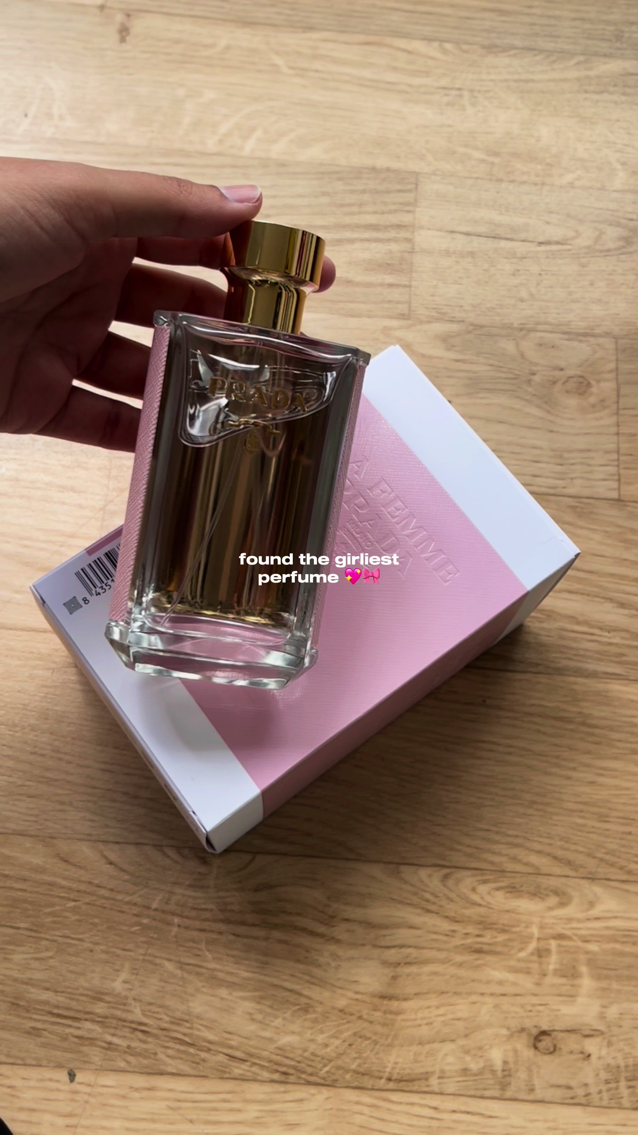 a pink perfume??? & prada??? & smells heavenly?? count me convinced! ily @Prada ! #prada #pradaperfume #pradafemme #bestperfumes #ugccreator #ugceurope #paris #france #microinfluencer #ugcbeauty #forthegirlies 