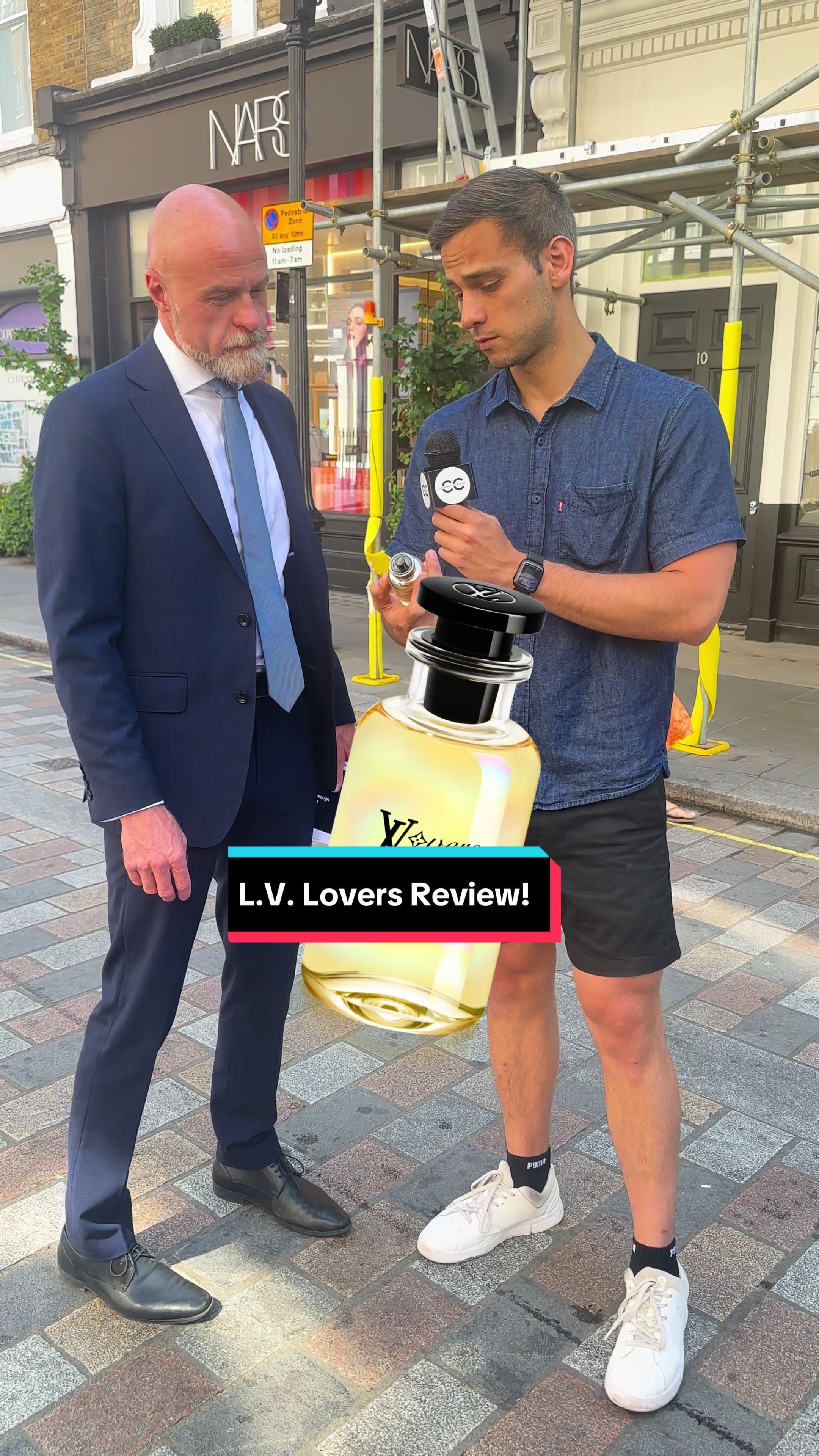 Asking a british gent to review “Lovers” by Louis Vuitton 🍋 🪵 ✨  #louisvuittonlovers #louisvuittonperfume #fragrance #perfume #review #streetinterview #publicinterview #fragrancereview #perfumereview #louisvuitton 