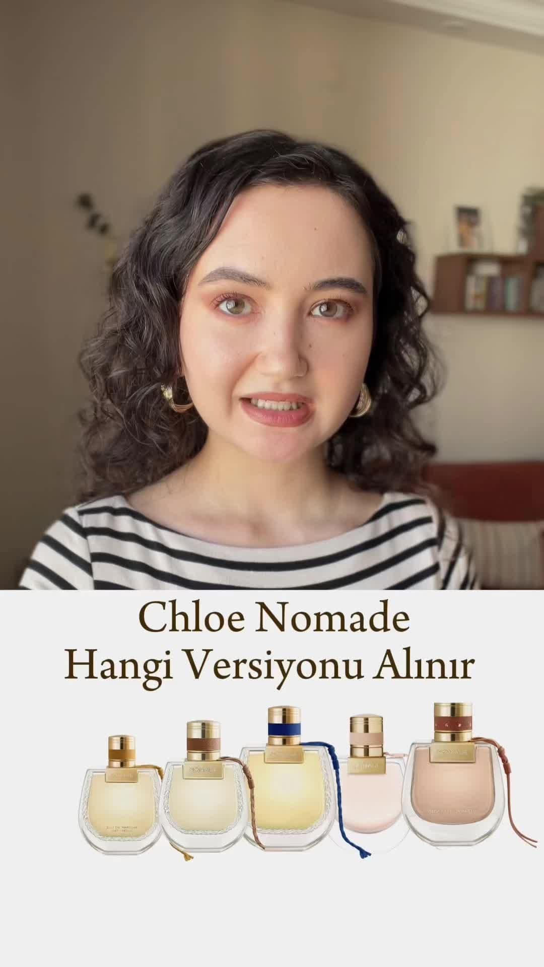 #creatorsearchinsights  En çok incelememi istediğiniz serilerden biri de Chloe Nomade serisiydi 🙈 Tüm flankerlarını almış olmamdan da anlayacağınız üzere benim de çok sevdiğim bir seri. Burada da kısaca özetleyecek olursam (videodaki sırayla) 👇🏻 Nomade Edp• Meyveli/çiçeksi, temiz ve çekici bulduğum bir parfüm. Hafif bir meyve tatlılığı olsa da daha ferah havada diyebilirim. İlginç bir durum var ki bazı kişilerden bu parfümle ilgili “traş losyonu” benzetmesi duyuyorum, meşeyosunu notasından kaynaklı olabileceğini düşünüyorum, deneyerek karar verin mutlaka. Kalıcılığını çok çok iyi buluyorum bu arada,kıyafetlerden asla çıkmıyor.  Absolu• Bu versiyonu biraz daha maskülen, meşeyosununu çok net hissettiğiniz bir parfüm. Tatlılık yok denecek kadar az, kalıcılığı da edp gibi çok başarılı.  Naturelle• Edpden sonra en sevdiğim flanker bu kesinlikle, yumuşacık ve çok kremsi. Bahar/yaz aylarında çok sık kullandım, çok farklı bir havası var hem ferah hem kadınsı buluyorum. Kalıcılığı edpye göre daha zayıf, 4-5 saatte bir tazeliyorum.  Jasmin Naturel Intense• Naturelle versiyonuna benzemekle birlikte yasemin notasının çok daha yoğun hissedildiği, kremsi-tatlı bir yasemin parfümü. Kalıcılığı çok yüksek değil. Nuit d’Egypte• Serinin en yoğun tatlılığa sahip ve orijinal dnadan en uzak olanı diyebilirim. Yoğun baharatlı ve tütsülü havası portakal çiçeğiyle biraz ferahlatılsa da yine de soğuk havaların kokusu diyebilirim. Kalıcılığı 7-8 saat civarı  Sizin bu seride en beğendiğiniz parfüm hangisi, yorumlara yazmayı unutmayın 🫶🏻 Reklam/işbirliği yoktur  #parfümönerisi #kadınparfümü #parfümler #parfümyorumları #parfümtiktok #parfümönerileri 