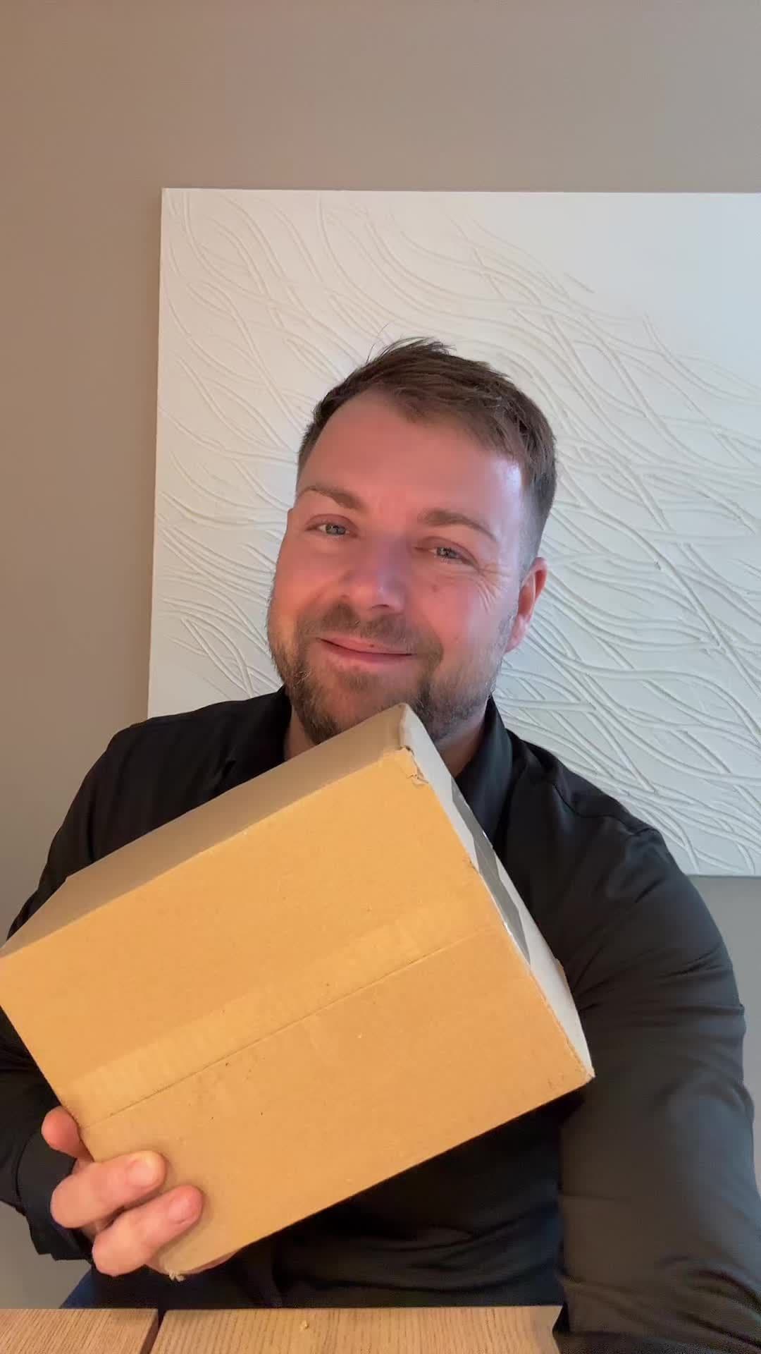 @Pariscornerperfumes  #deloox  #cherrycola  #gourmandperfume  #vanillaperfume  #blindbuy 