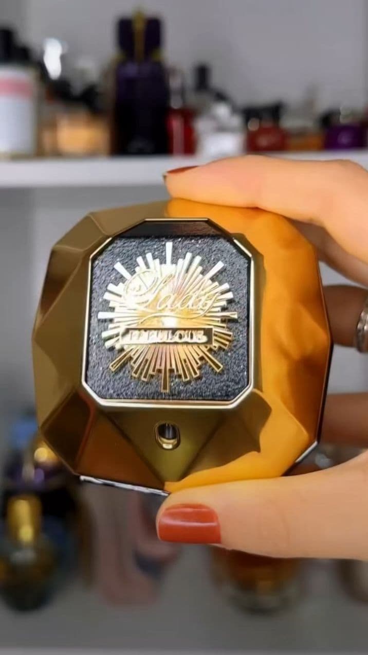 Lady Million Fabulous Paco Rabanne Eau de Parfum - Perfume Feminino 80ml uma fragrância que remete a uma verdadeira rainha da noite, que sempre surge vestida para impressionar. Viciante, fascinante e alegre, O eau de parfum é perfeito para complementar o visual exuberante daquela que nasceu para roubar todas as atenções para si. #cheirosasempre  #perfum  #perfumesimportados  #original  #vaiprofy #fyppp  #vaiprafy  #fyyyyyyyyyyyyyyyy 