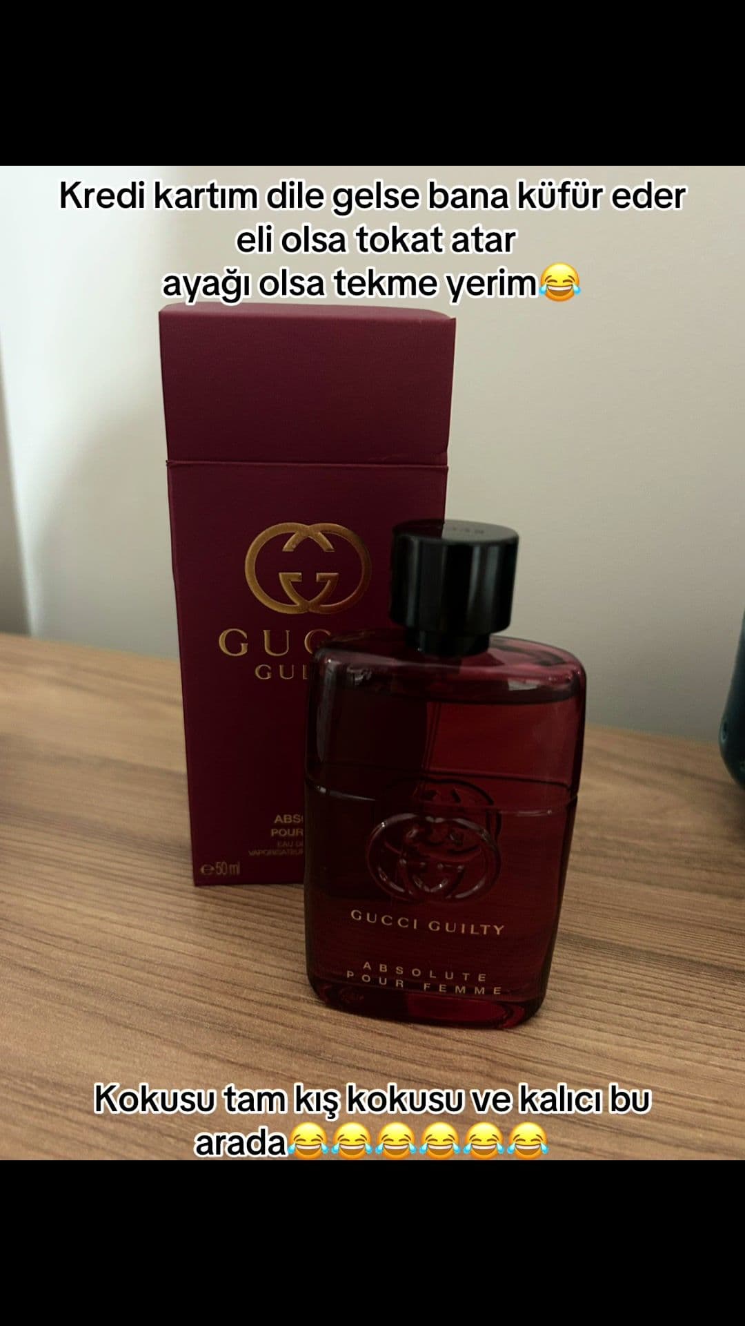 Yine hiçbir şey almayacağım diye kendime söz verip evde bir sürü parfümüm varken parfüm aldım:) ı am just a girl 😊☺️😄 not: merak eden olursa diye baymayan güzel bir kokusu var ama orjinal guiltyden farklı koku odunsu çiçeksi gibi #reklamdeğil #gucci #parfum #guilty #keşfetteyizzz #kesfet 