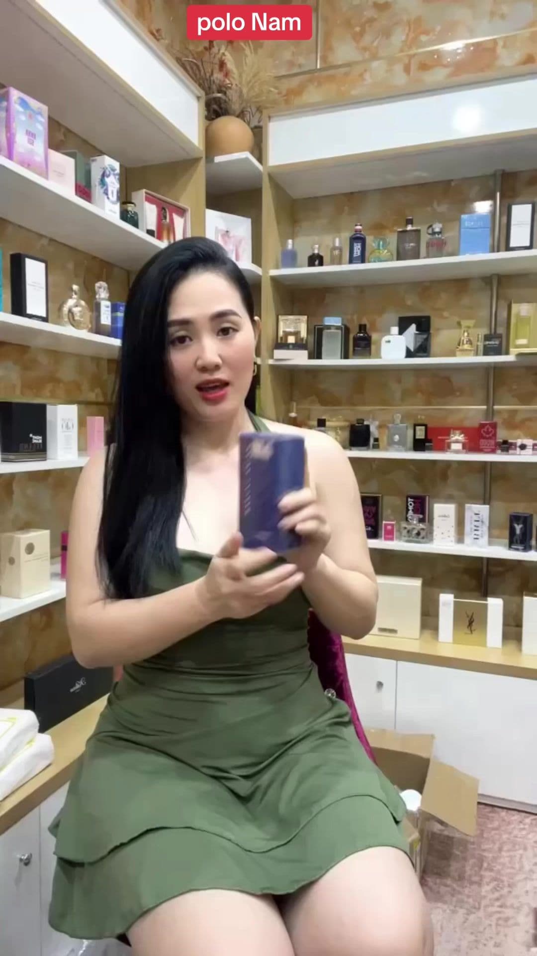 Polo Sport Fresh Eau De Toilette 125ml -NAM  🇺🇸Xuất xứ:Mỹ  💪nam tính -mạnh mẽ -cuốn hút- tươi mát-thể thao Nhóm hương: Hương gỗ và biển 🍁Hương đầu: Bạc hà và Cam 🍁Hương giữa: Hương biển và cây xô thơm 🍁Hương cuối: Hương gỗ và Iris