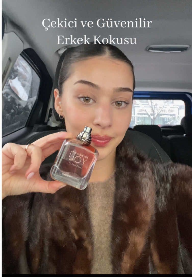 Bu kış erkek arkadaşınıza, abinize, babanıza, eşinize dostunuza veya kendinize çok güzel bi parfüm hediyesi arayışınız varsa bu parfümü şiddetle tavsiye ederim 🔥🥃 @Armani beauty  #armanibeauty #armani #armanistrongerwithyouintensely #strongerwithyou #fy #reels #parfüm #parfümönerisi #erkekparfüm *reklam 