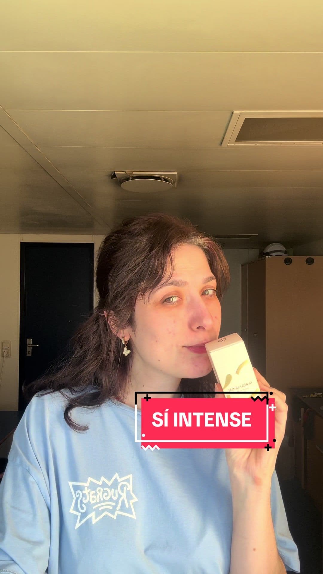 Tam günlük kullanım parfümü olmuş ve herkese hitap edeceğini düşündüğüm bir koku♥️ Kendim satın aldım. Kanunlar gereği *reklam #armanisi #siintense #parfümönerisi #parfum #parfüm #parfümönerileri #parfumviral #parfumtiktok #fragrances #frangrancetiktok #koku #kokuönerisi 