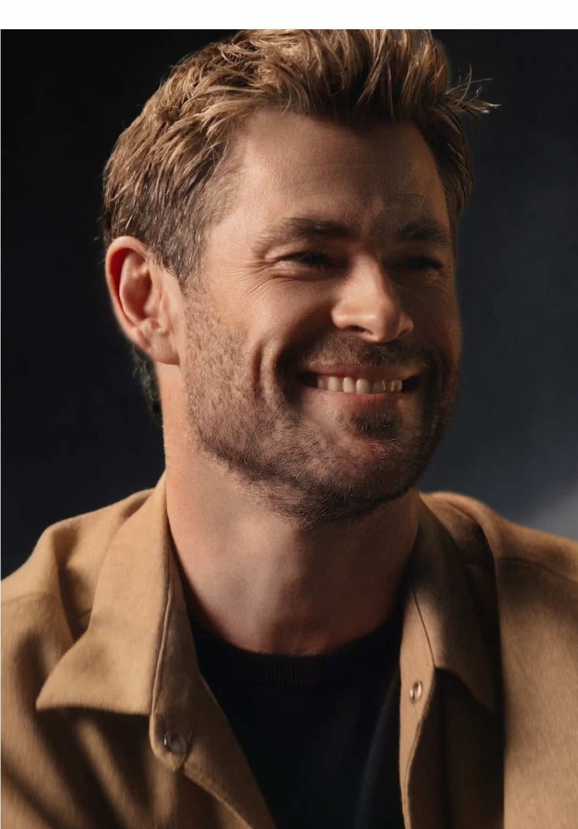 Strength and confidence combined. #ChrisHemsworth talks scent for #BOSSBottled Absolu #BeYourOwnBOSS 