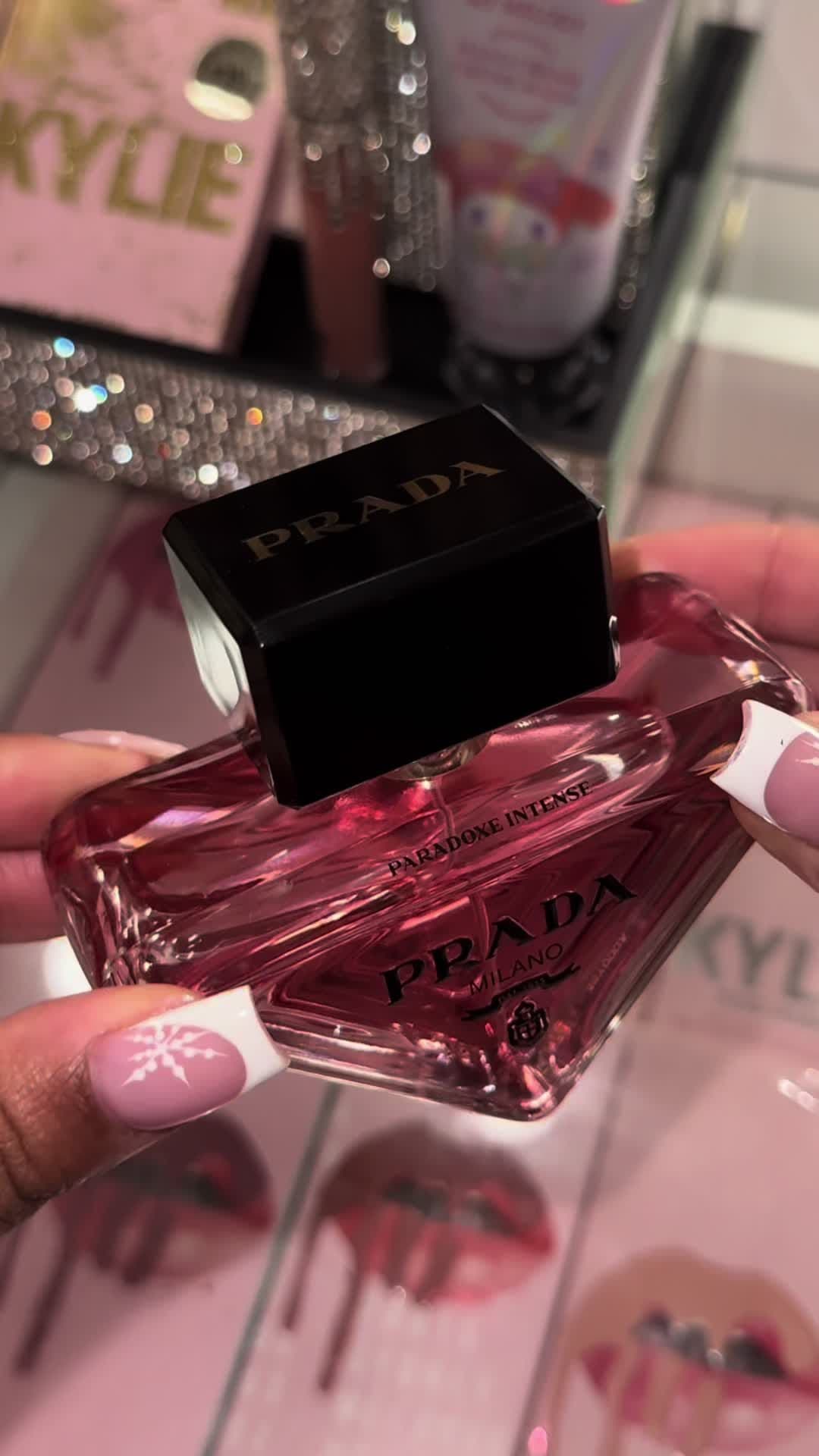 @Prada @pradabeauty #prada #pradaparadoxe #pradaparadoxeintense #pradaperfume #pradafragrance #pradabeauty #pradaholiday #perfume #fragrance #asmr #trending #fyp #foryou #foryoupage 