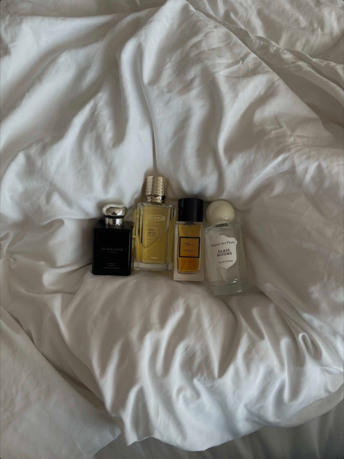 This is a recommendation for my flower girls 🌹 I didn’t think a floral scent could be so Christmas-y. #perfumetok#perfumerecommendations#perfumereview#scarletpoppy#jomalone#winterperfumes#holidayperfumes#floralperfumes 