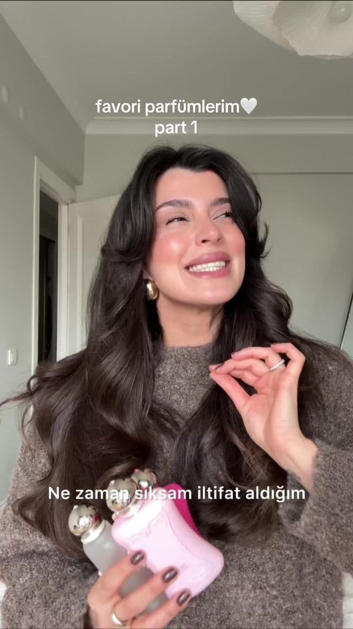 Sokakta yürürken bile durdurulup sorulan parfümlerim🤍 parfums de marly gerçekten inanılmaz kokular yapıyor bence, bunlar dışında kullanıp sevdiğimiz varsa öneri olarak alırıım🤍 reklam değildir #parfumsdemarly #delina #valaya #oriana #parfüm 