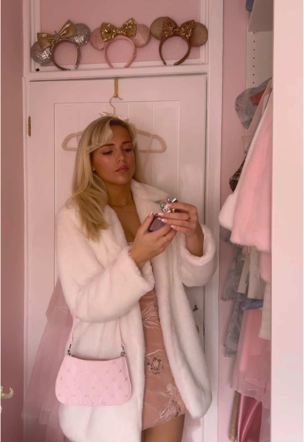 @MarcJacobsFragrances Perfect Elixir is sent from above AD 🤍🍒🪩🍌💜✨  Notes: Plum, Honey & Rhubarb with Amber & Orange Blossom  #marcjacobs #marcjacobsfragrances #perfectelixir #perfume #marcjacobsperfect 