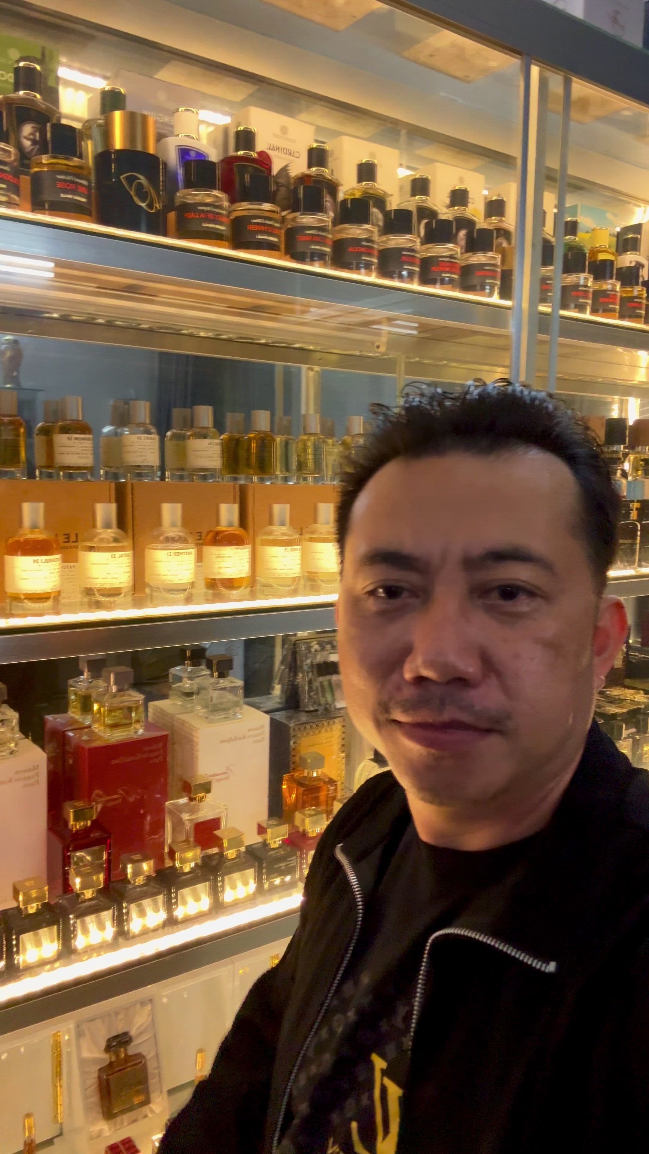 Nước Hoa Nam Clive Christian 20th Anniversary Iconic Masculine Limited Phiên bản này được đánh giá rằng nếu bạn có tiền cũng chưa chắc mua được vì hãng sản xuất chỉ 500 chai được bán trên toàn thế giới. Clive Christian 20th Anniversary Iconic Masculine Limited Edition mang đến cho người dùng một phong cách nam tính, quyến rũ và đầy thu hút. Đây là mùi hương phù hợp với những người đàn ông thành đạt, tự tin và thích sự nổi bật. Hôm nay mình dùng thử xem giống như lời nói ko? #nghean #CapCut 