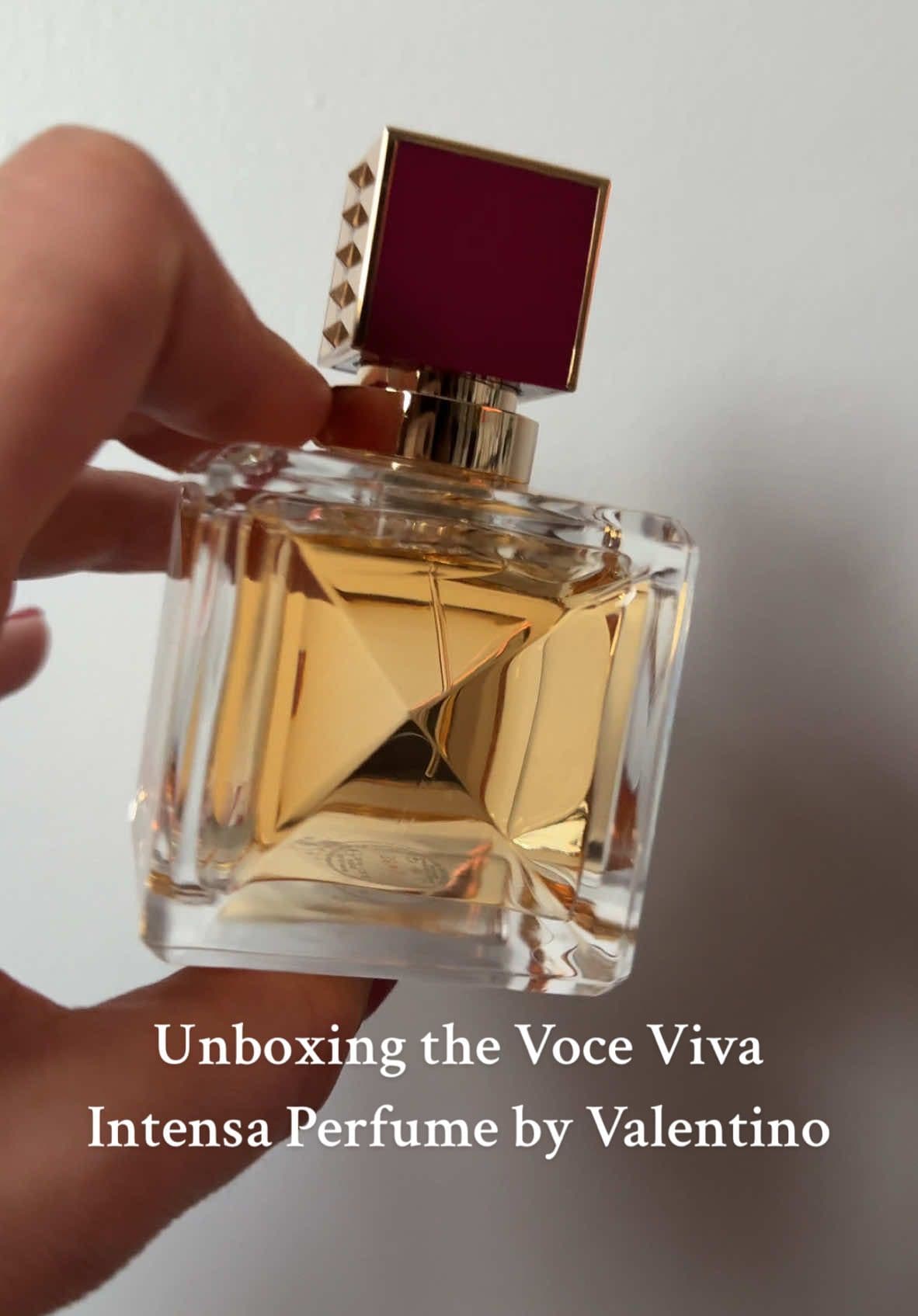 unboxing the voce viva intensa eau de parfum by @Valentino  #perfumeunboxing #perfumetok #fragrancetok 