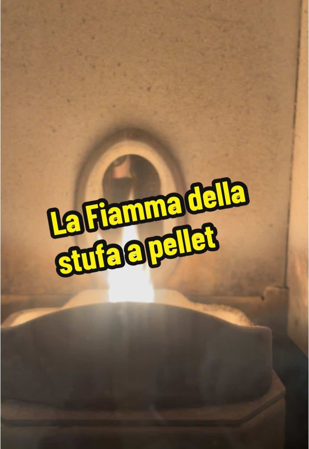 Una fiamma giusta della stufa a pellet. Qui ci sono due esempi di fiamme. La tua come è? Scrivilo nei commenti. #fiamma #pellet #stufaapellet #tutorial #fano 