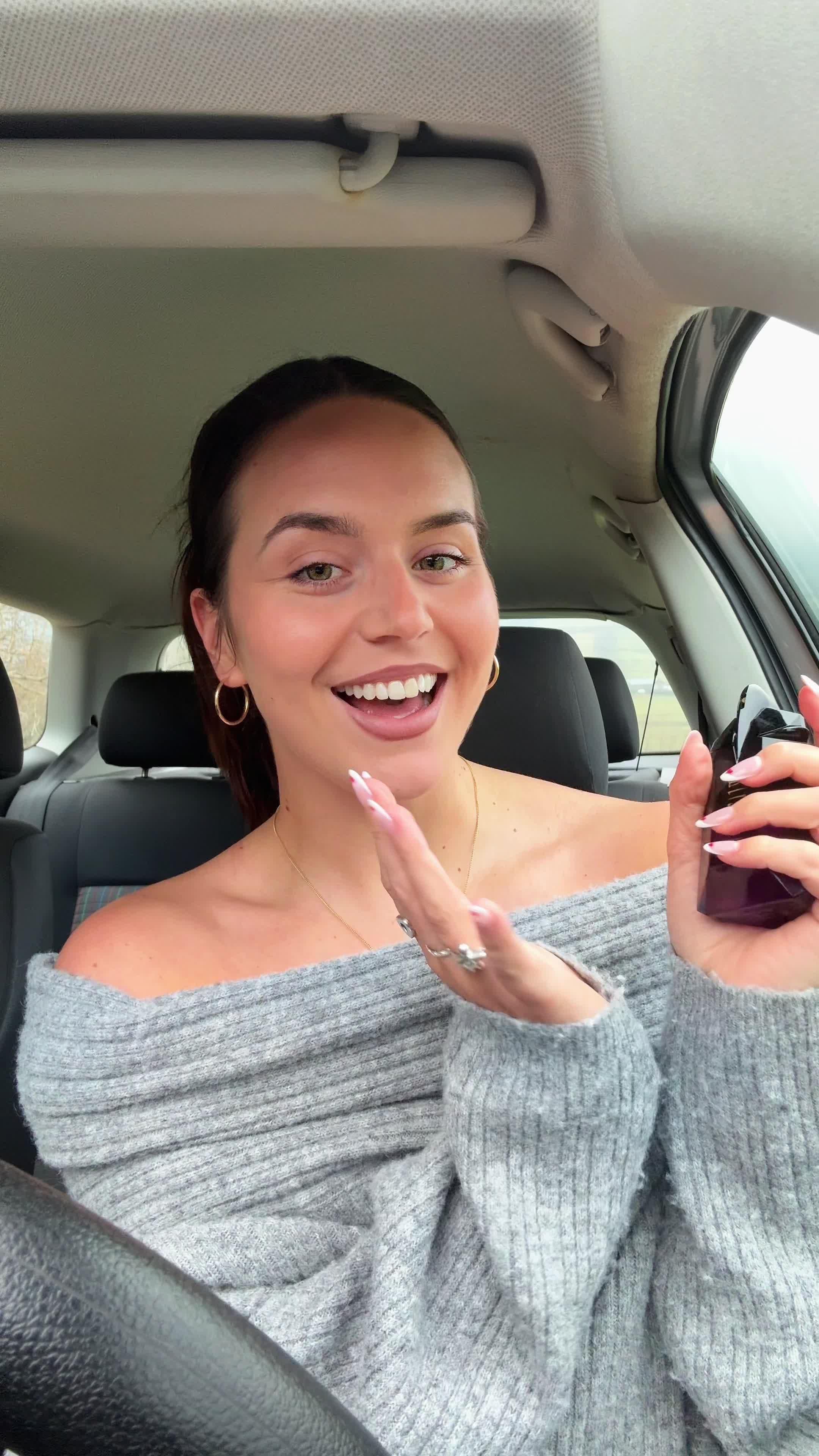 AD smells so good it’s distracting 🧞🔮  Trying the new Mugler Alien Extraintense fragrance @Mugler #alienextraintense #fragrance 