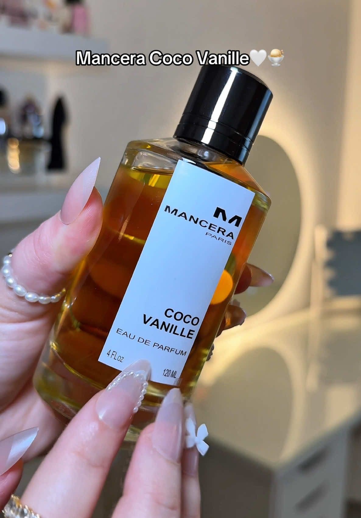 It smells so delicious omg @Mancera  #mancera #perfume #perfumetiktok #fragrance #manceracocovanille #gatekeep #perfumetok #smellinggood #coconut #vanillagirl 