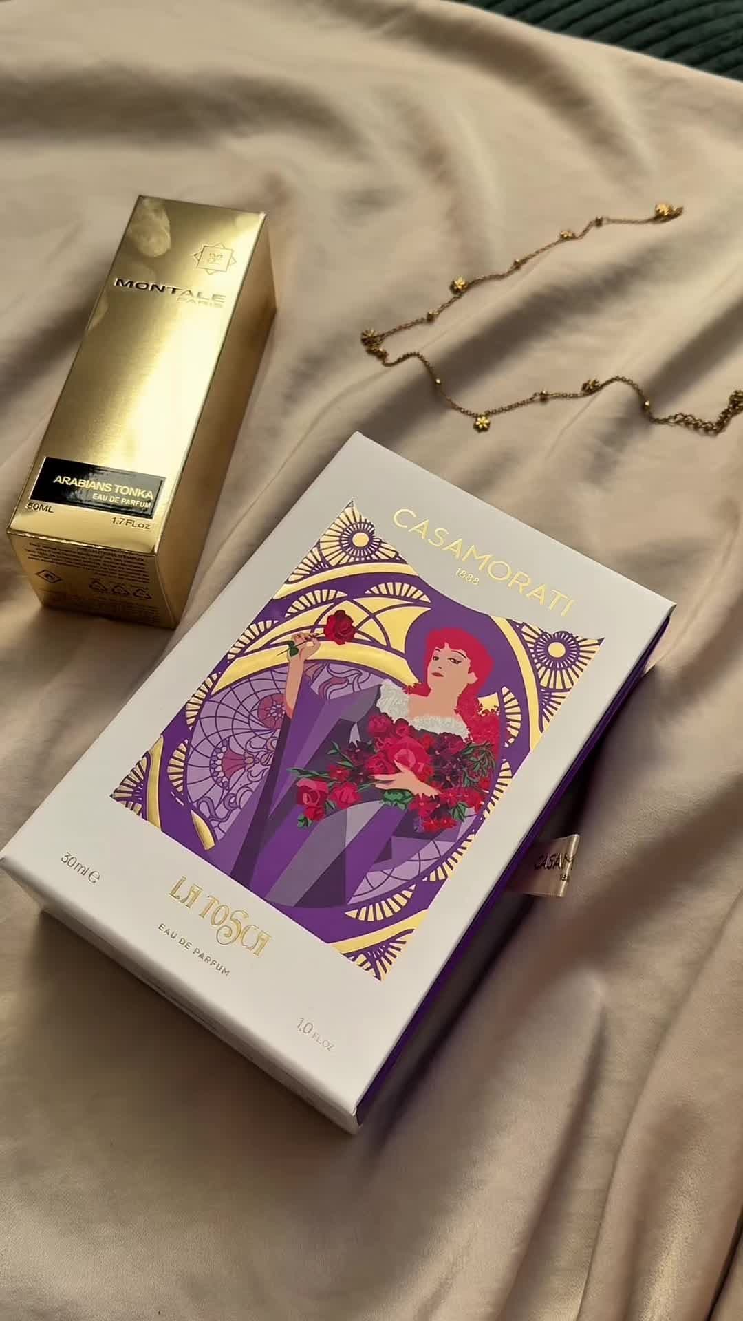 The perfume that I fell in love since the first sniff 🧚‍♀️ Strong violets and lilac scent that screams the lila color 💜 People describe it as the most feminine perfume, that reminds me of lilacs in spring covered in water 🪻💦 Im surprised how longlasting and strong this perfume is even though its an aquatic floral scent 👀 Not for everyone, but for everyone who wants to feel like in a fantasy world 🪻✨ @Xerjoff  Casamorati - La Tosca Bought at @gosia_quality_lodz  #latosca #xerjoff #xerjoffperfumes #casamorati #casamorati1888 #nicheperfumes #fairyperfume #feminineperfume #lilacperfume #aquaticperfume #asmrperfume #asmr #perfumehaul #perfumetok 