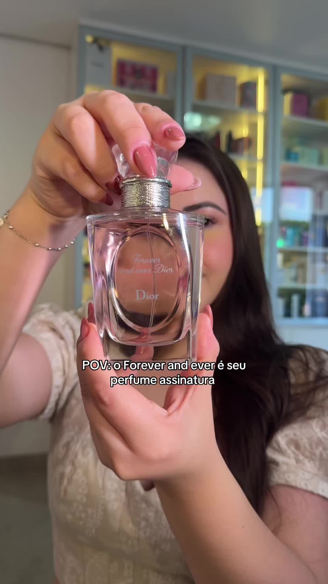 Tudo que eu penso quando alguém me fala que usa esse perfume!  #perfume #girly #dicasdeperfume 