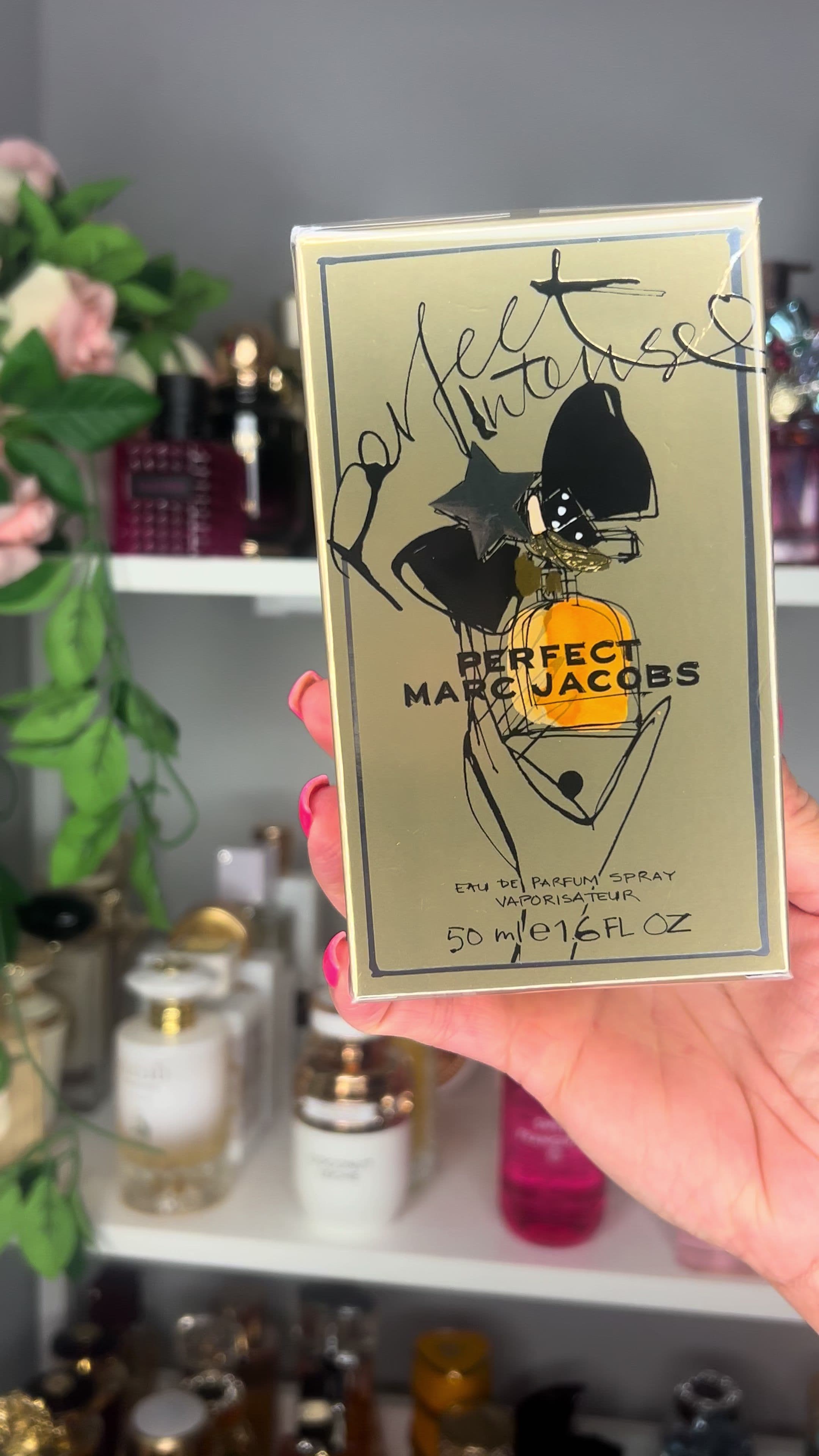 Marc Jacobs Perfect Intense—a richer, deeper take on the original! With creamy almond, bright florals, and a warm vanilla finish, this scent is both bold and comforting. A true statement fragrance! #PerfectIntense #MarcJacobsPerfume #BoldAndBeautiful #LuxuryFragrance #PerfumeLover