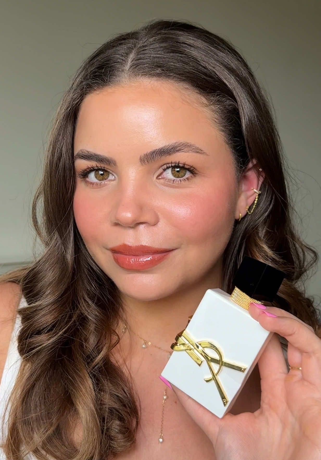 First impressions of YSL Beauty’s new Libre L’eau Nue ✨ This fragrance is summer in a bottle - a fresh, citrusy, floral taken on the original Libre, and it instantly takes me back to the French Riviera! 🌊  @YSL Beauty #yslbeauty #ysllibre #newperfume #summerperfume #summerfragrance #perfumereview 