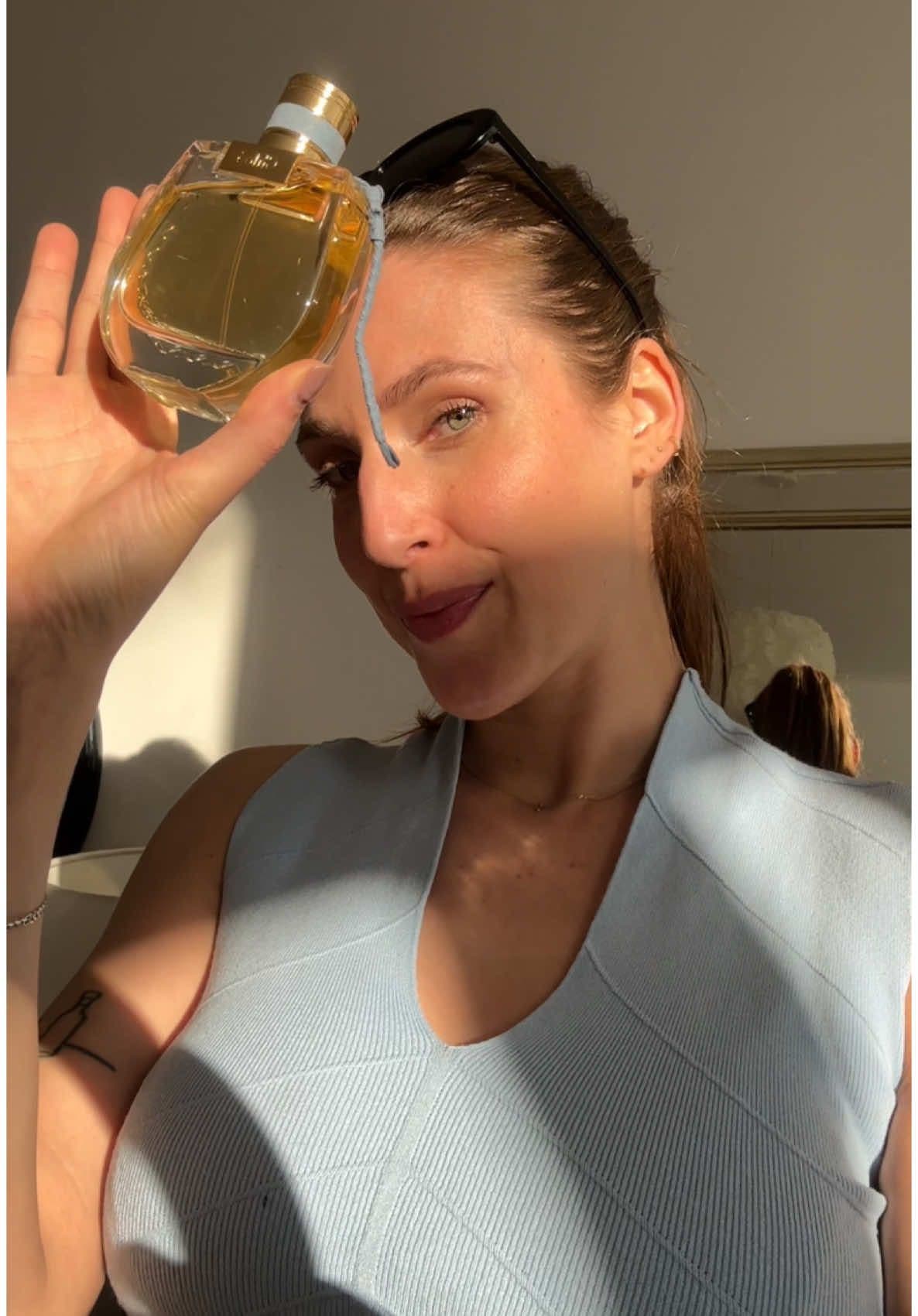 Ik hou van @Chloe Nomade Nuit d’Egypte en mijn parket ✨ #chloeparfum #gifted #nomade #parfumtiktok 