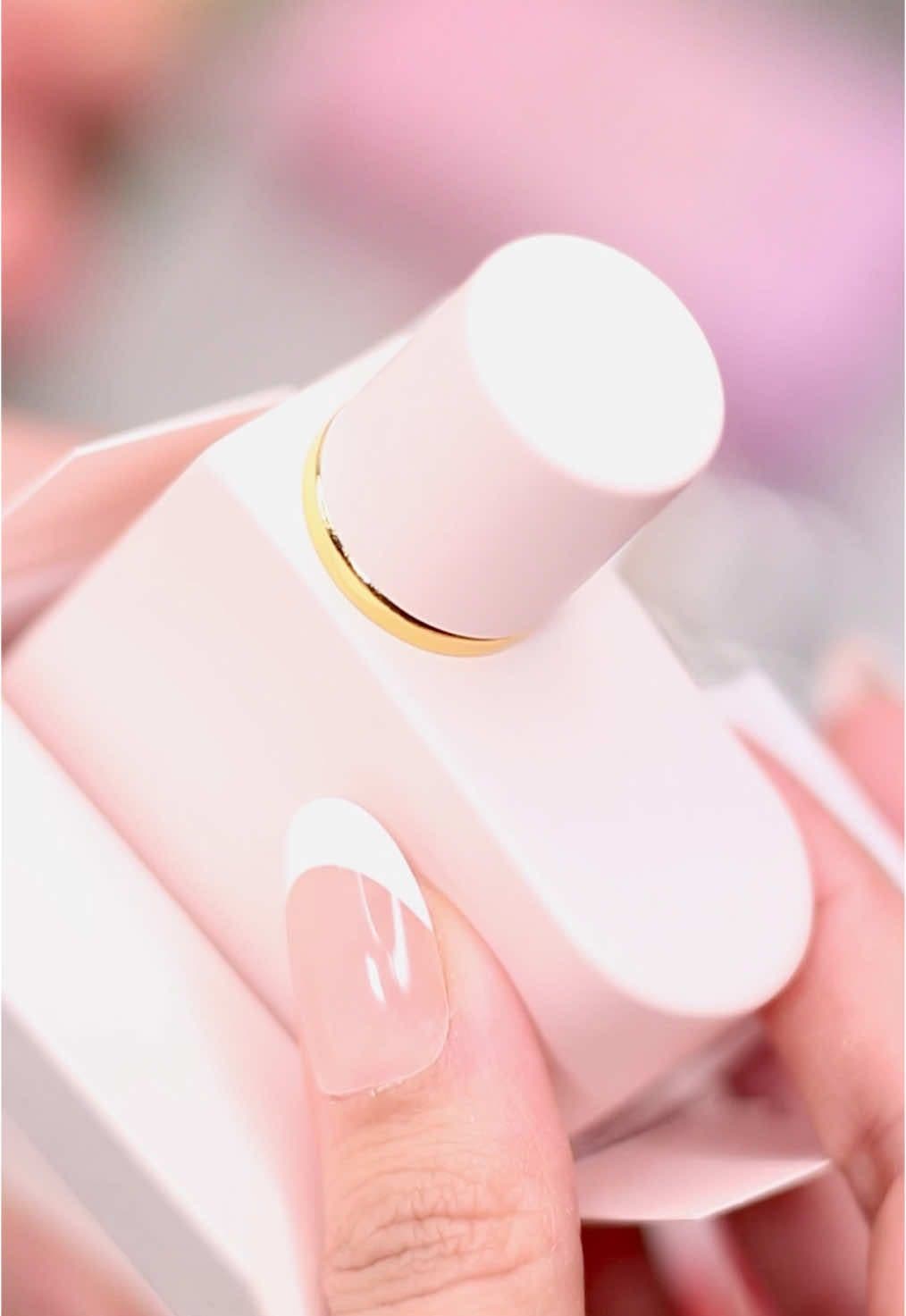 @burberry her intense eau de parfum  Top note is Wild Strawberry middle note is Orange Blossom base note is Ambroxan Available to shop @theperfumeshop  Gifted #theperfumeshop #burberry #burberryher #herintense #intense #fragrance @The Perfume Shop Limited 